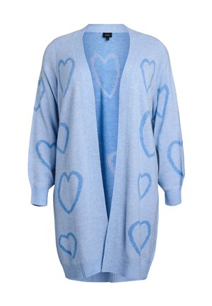 Gaiši zils kardigans ar brīvu piegriezumu, atvērtu priekšpusi un teksturētu adījumu, kurā ir tumšā zila sirds raksts visā virsmā.