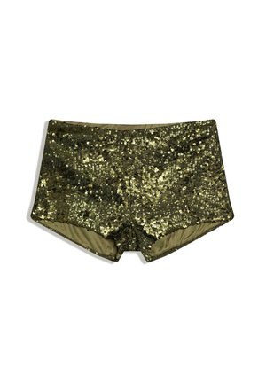 Pantaloni scurți de culoare verde măsliniu complet acoperiți cu paiete mici și lucioase, așezați plan pe un fundal alb.