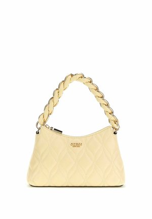 Sac à main matelassé couleur crème avec une anse tressée épaisse et un logo "GUESS" doré sur le devant.