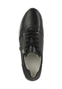 Baskets en cuir noir avec bout rond, lacets à l'avant, fermeture éclair sur le côté et texture lisse. Présente un col rembourré et une semelle contrastante.
