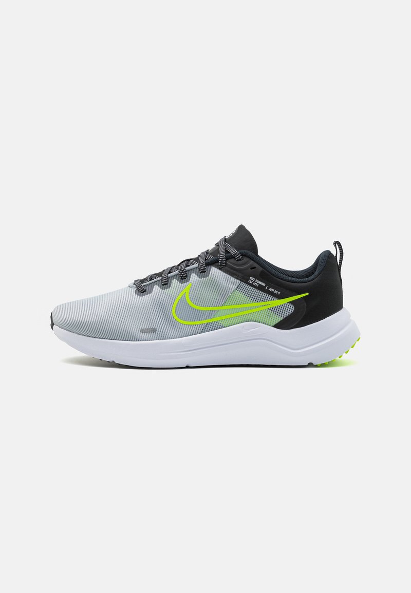 Nike Performance - DOWNSHIFTER 12 - Juoksukenkä/neutraalit - wolf grey/white/black/volt, Suurenna