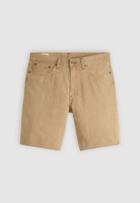 Beige denim shorts met een klassieke snit, voorzien van vijf zakken, riemlussen en een knoopsluiting, die een gladde textuur tonen.