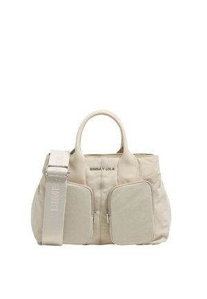 Borsa a tracolla in nylon beige con due tasche frontali con zip, doppio manico superiore e una tracolla staccabile con dettagli in rilievo del logo.