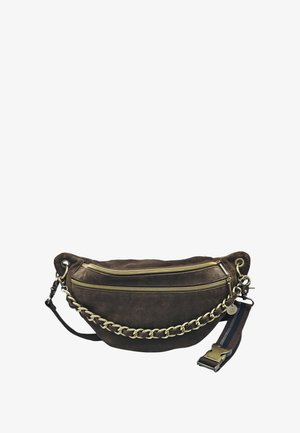 Banane en daim marron avec deux fermetures éclair dorées, détail chaîne dorée et sangle réglable rayée noire et marron avec boucle métallique.