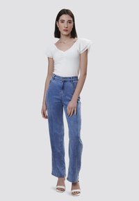 INFLUENCER PLEATED SLEEVES - Camiseta estampada - white