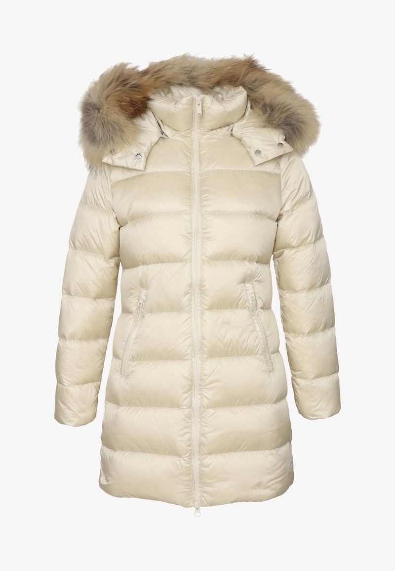 Cappotto imbottito di colore crema con cappuccio in pelliccia sintetica, zip laterali e finitura liscia. Caratterizzato da una chiusura con zip frontale e dettagli cuciti.