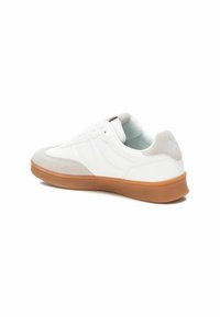 XTI Zapatillas - white