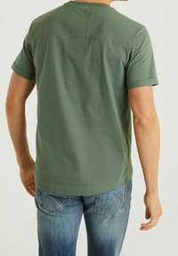 CHASIN' Jednoduché tričko - green