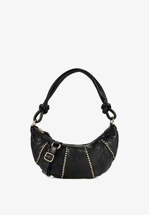 Schwarze, halbmondförmige Ledertasche mit goldenen Nieten, Reißverschluss, verstellbarem Seitenriemen und geknotetem Schulterriemen.