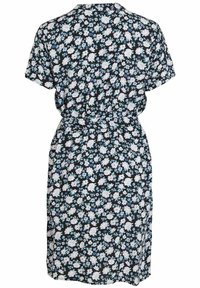 Abito floreale con maniche corte, sfondo nero, fiori rosa e blu, vita con cintura, lunghezza al ginocchio, tessuto morbido, design informale.