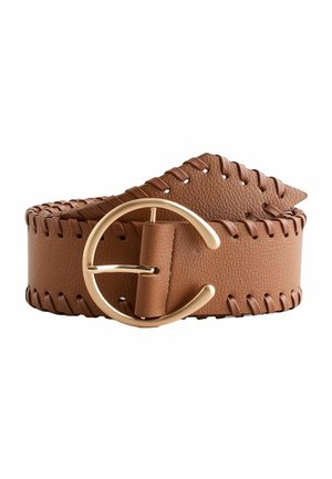 Brązowy skórzany pasek z teksturowaną powierzchnią, obszyty szwem biczowym, z dużą matową, złotą, okrągłą klamrą.