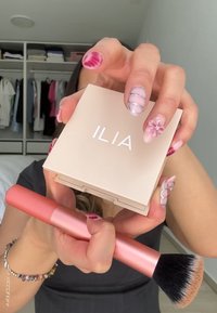 ILIA Beauty NIGHTLITE BRONZING POWDER - Bronzer - dark - deep tan