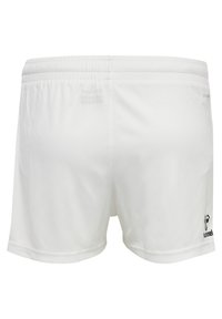 Shorts de sport blancs avec une taille élastique, texture lisse et un petit logo noir sur le bas à droite. Design simple, sans motifs.