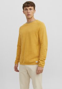 Jack & Jones - JJEHILL CREW NECK NOOS - Strickpullover - honey gold Thumbnail-Bild 1