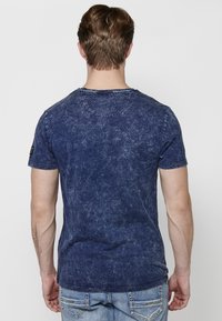 Koroshi SHORT SLEEVE - Marškinėliai su spaudiniu - indigo blue