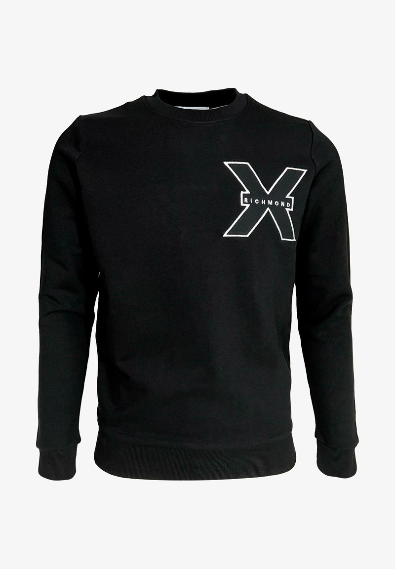 Sweat-shirt noir à manches longues avec un grand X blanc en contour et le mot "Richmond" centré sur la partie supérieure gauche de la poitrine.