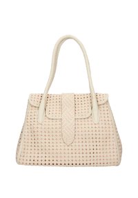 Vævet taske i blød pink, med et flettet håndtag og klap, samt en glat lærs lukning og et struktureret mønster på kroppen.