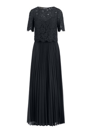 Schwarzes Kleid mit einem Spitzenoberteil und kurzen Ärmeln sowie einem plissierten Rock. Der Stoff ist glatt mit einem gewellten Saum und aufwendigen Spitzenverzierungen.