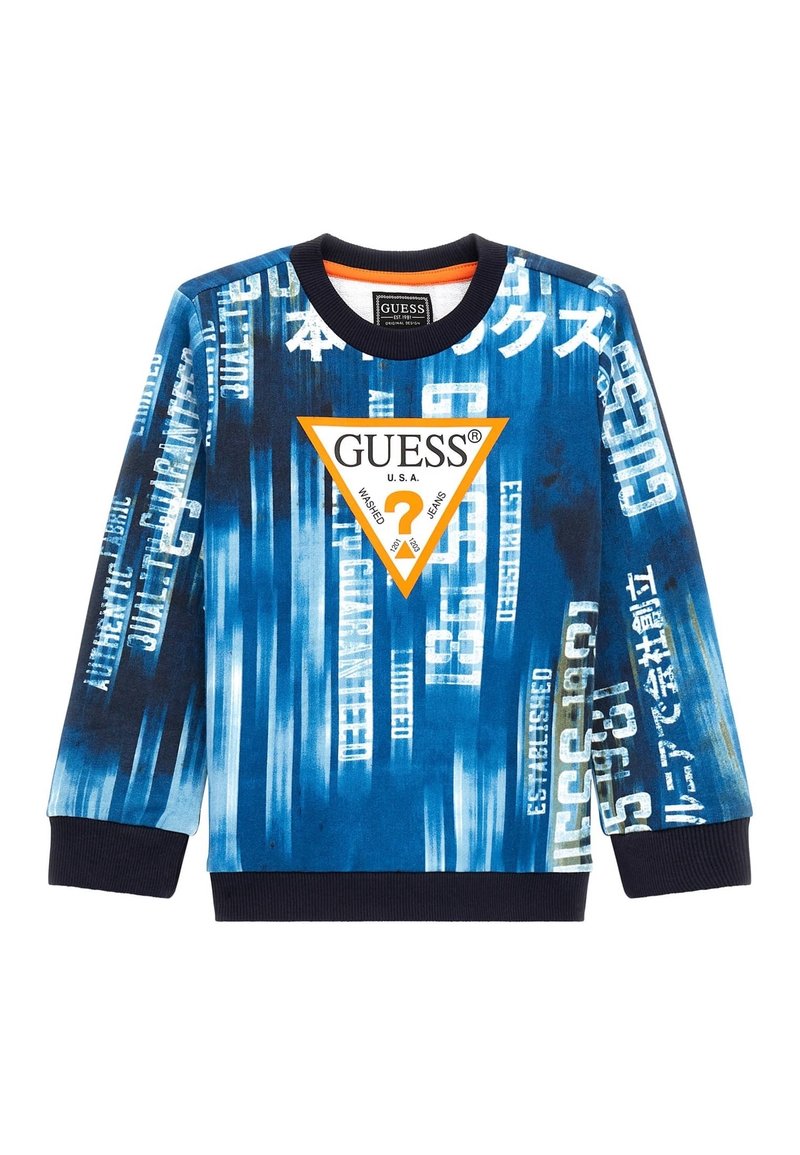 Felpa blu a maniche lunghe con un mix di testi e motivi, inclusa una prominente logo triangolare arancione con "GUESS" al centro.