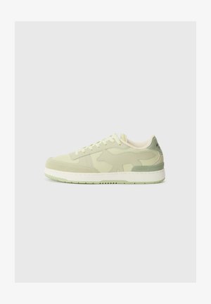 Maison Kitsuné CHIRU TRAINERS - Baskets basses - court green/mint ice