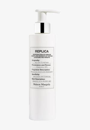BY THE FIREPLACE SHOWER GEL - Shower gel - -