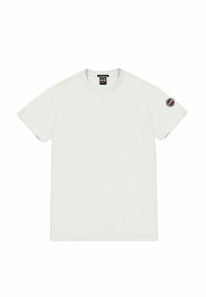 Witte katoenen t-shirt met een ronde hals, korte mouwen en een klein, rond logo-opdruk op de linker schouder. Glad textuur, standaard pasvorm.