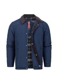 Chaqueta acolchada azul marino con cuello de pana marrón, cierre de botón a presión y cremallera, y forro a cuadros. Presenta costuras en forma de diamante y una tela resistente.