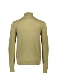 Olivgrüner Pullover mit hohem Kragen, langen Ärmeln, gerippten Bündchen und Saum. Glatte Textur, leichter Strick. Minimale Markenkennzeichnung in der Nähe des Saums.