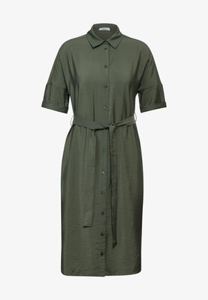 Olivově zelené šaty košilového střihu vyrobené z hladkého materiálu, s límečkem, krátkými rukávy, předními knoflíky a odpovídajícím pásem v pase.