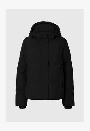 Svart pufferjakke med høy krage, glidelås foran, sidelommer og ribbestrikkede mansjetter. Stoffet er glatt med en matt finish.