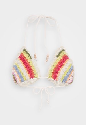 Virkat bikinitopp med trekantiga kupor i röda, gröna, gula, blå och rosa ränder. Vita snören och dekorativa träpärlor ingår.