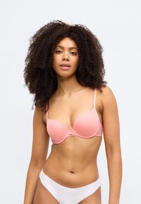 Απαλό ροζ σουτιέν με επένδυση, ρυθμιζόμενους ιμάντες, διακοσμητικά δαντέλας και λεία υφασμάτινη επιφάνεια. Διαθέτει κούμπωμα με αγκράφα στο πίσω μέρος.