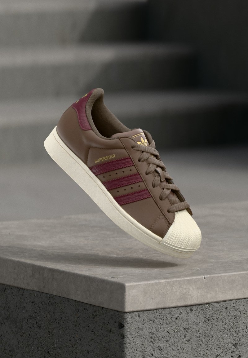 adidas Originals SUPERSTAR II earth strata/shadow red/core white/brown