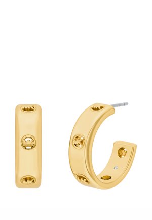 Pendientes de aro en tono dorado con un diseño liso y redondeado y tres tachuelas decorativas. Elaborados en metal con un acabado pulido.