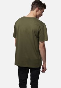 Urban Classics Základné tričko - olive