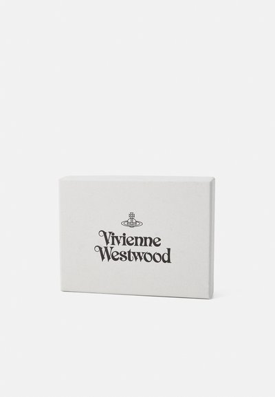 Pravilni pravokotni sivo kartonsko škatlo z natisnjenim črnim besedilom 'Vivienne Westwood' in majhnim grafičnim emblemom, centriranim nad njim.