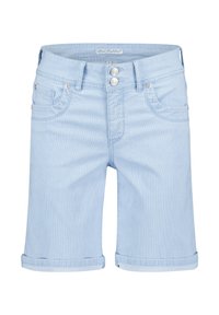 Lysblå denimshorts med en falmet finish, der har en knaplukning, opsmøg på kanten og flere lommer foran og bagpå.