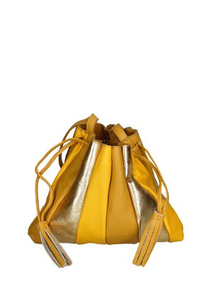 Gelbe und metallisch goldene Lederhandtasche mit gerafftem Design, Kordelzugverschluss und Quastenakzenten. Glatte und strukturierte Oberflächen.