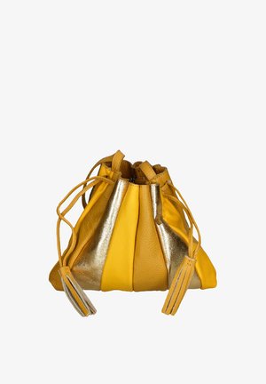 Gelbe und metallisch goldene Lederhandtasche mit gerafftem Design, Kordelzugverschluss und Quastenakzenten. Glatte und strukturierte Oberflächen.