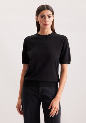 - T-shirt basic