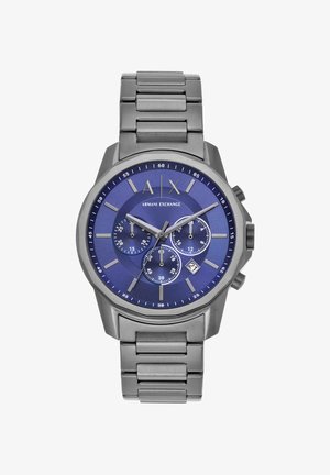 Armani Exchange horloge van roestvrij staal met blauwe wijzerplaat, drie subwijzerplaten, zilveren uurmarkeringen en datumweergave om 4 uur.