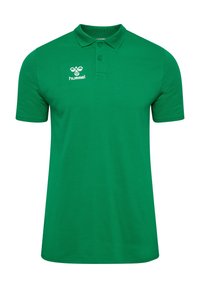 Grön kortärmad pikétröja med krage och två knappar, med en vit hummel-logotyp på vänster bröst.