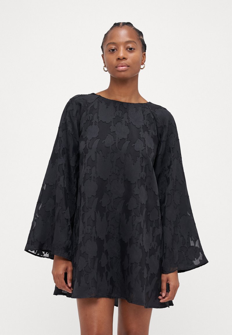 Gina Tricot Petite FLOWY DRESS - Kokteiļkleita/ballīšu kleita - black