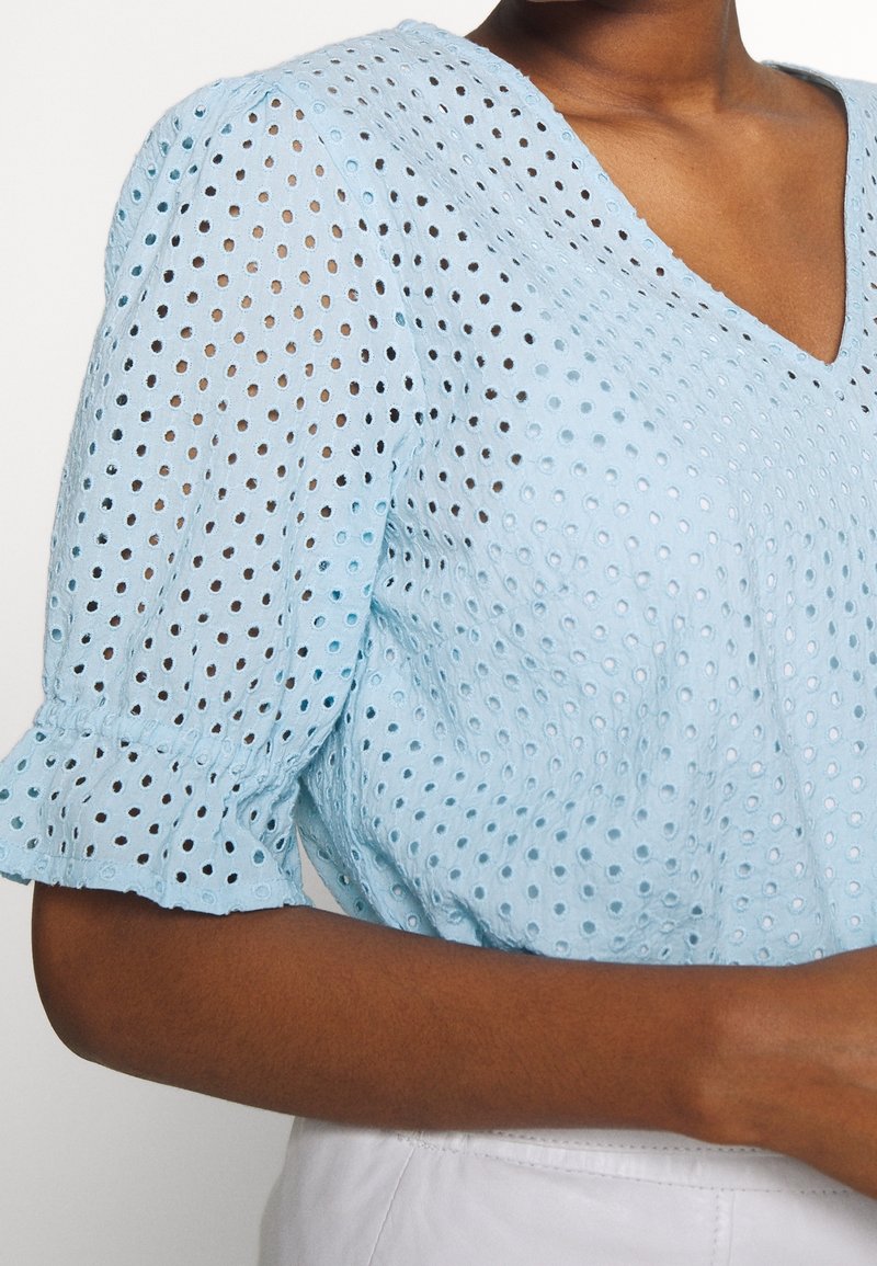 Blouse Femme Légère Bleu Clair Et Blanc In The Beginning - Taille M - Manches Courtes - Occasion Très Bon état