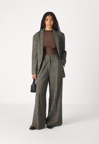 BLANCHE MILES PANTS - Püksid - hot fudge