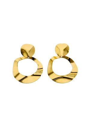 Faliste, nieregularne kolczyki wiszące w złotym odcieniu, z małym zaokrąglonym wkrętem połączonym z większym, otwartym kołem.