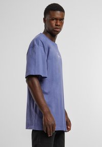 Karl Kani SMALL SIGNATURE ESSENTIAL TEE - Print T-shirt - dark blue