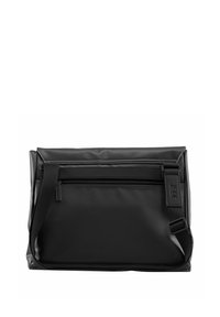 Bolso mensajero negro hecho de material suave y duradero. Cuenta con un bolsillo frontal con cremallera y una correa ajustable. Forma rectangular con acentos mínimos.