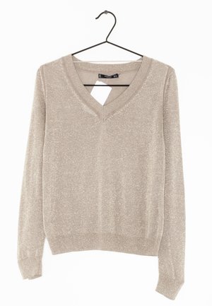 Beige letvægts sweater med V-hals, lange ærmer og et let struktureret stof. Den har glitrende detaljer gennem materialet.
