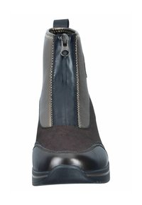 Bottine avec une tige en cuir bleu et gris, accents en daim, fermeture éclair latérale et une pointe lisse et arrondie. Semelle en caoutchouc texturé.